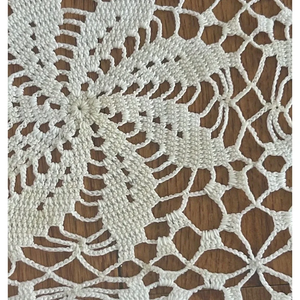 Vintage Handmade Crochet Lace Tablecloth Pinwheel Medallion Cream 48